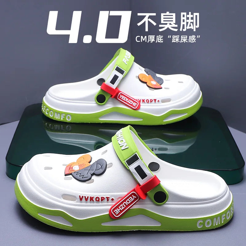 Sommer neue Trend Lochschuhe Außenschuhe Cartoon Mode Hausschuhe Paare Rutschsichere Lochsandalen Strand Baotou Hausschuhe Männer