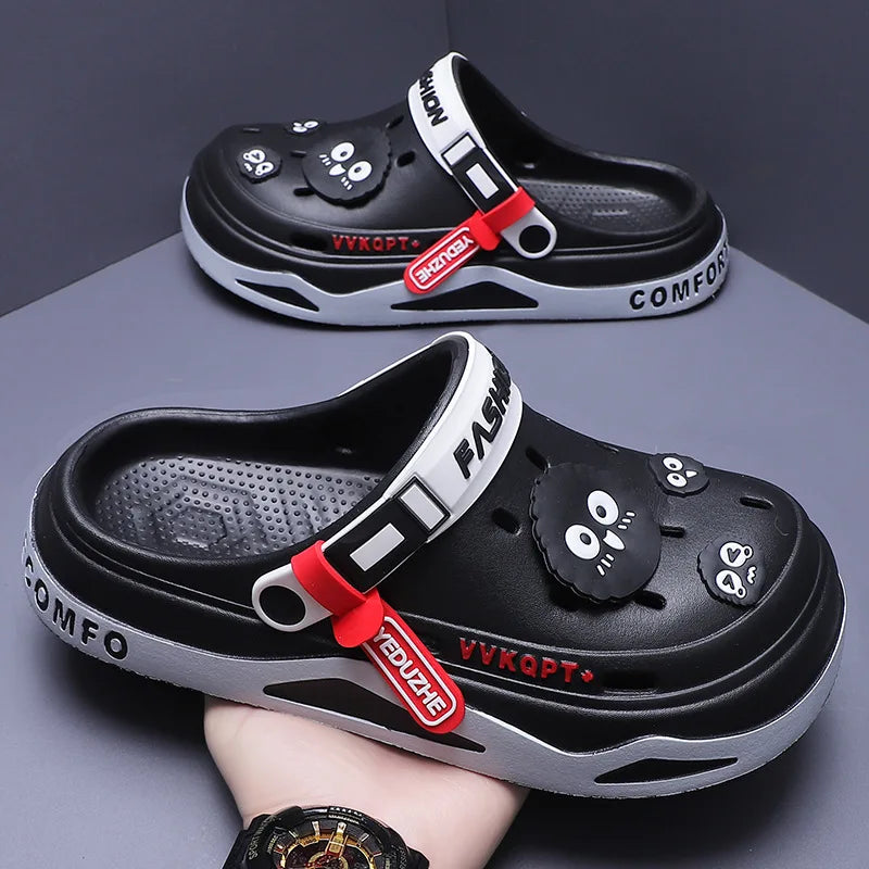 Sommer neue Trend Lochschuhe Außenschuhe Cartoon Mode Hausschuhe Paare Rutschsichere Lochsandalen Strand Baotou Hausschuhe Männer