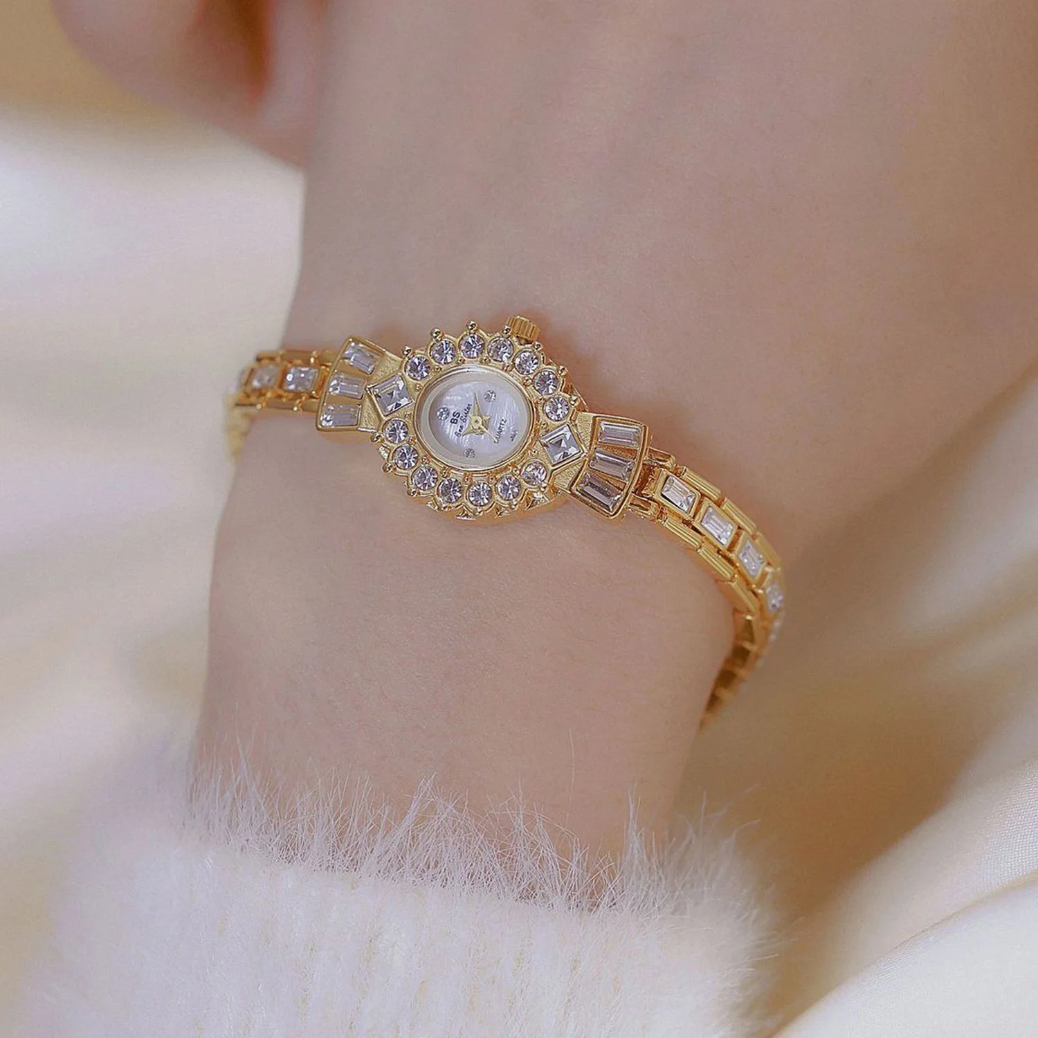 Luxury Watches For Women High Quality Diamond Dial Oval Quartz Ladies Watch Elegant Retro Rhinestone Bracelet Female Wristwatch - Sun Studio