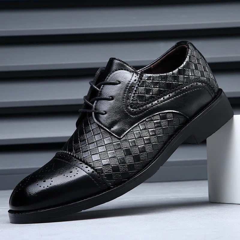 Echtes Leder Herren Dress Schuhe Schwarze formelle Gesellschaftsschuhe Männliche Geschäft Hochzeit Derby für Herren Luxus Italienische Arbeit Oxford Slipper