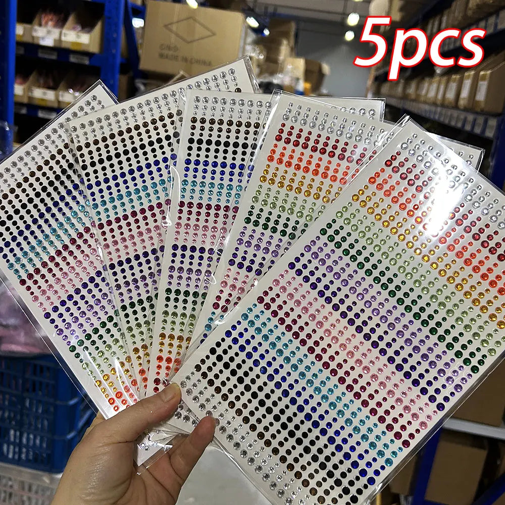 1 Blatt 900 Stück Regenbogen-Gesicht Glitzer Edelstein Aufkleber Aufkleber für Gesichtstattoo Augen Strass-Juwelen 3/4/5mm Mix Hochzeitsfeier Make-up