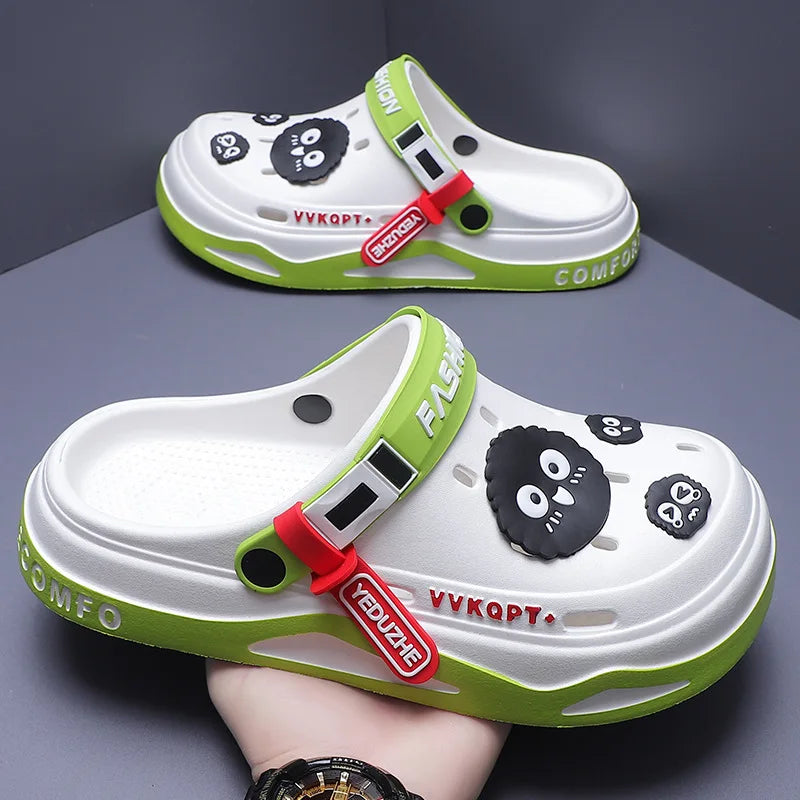 Sommer neue Trend Lochschuhe Außenschuhe Cartoon Mode Hausschuhe Paare Rutschsichere Lochsandalen Strand Baotou Hausschuhe Männer