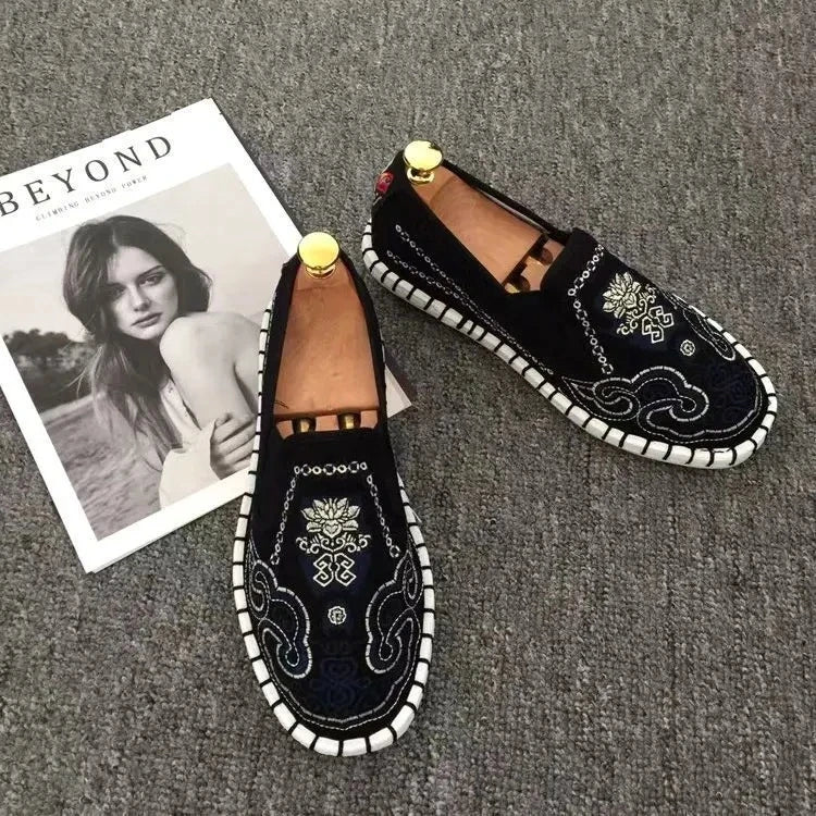 Alte Peking Stoffschuhe Stickerei Blume Sozialer Typ Herren Mokassin-Gommino Studenten Freizeit Schuhe Mode Nationaler Chinesischer Stil