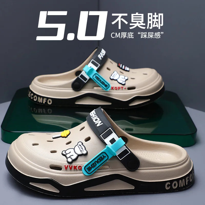 Sommer neue Trend Lochschuhe Außenschuhe Cartoon Mode Hausschuhe Paare Rutschsichere Lochsandalen Strand Baotou Hausschuhe Männer