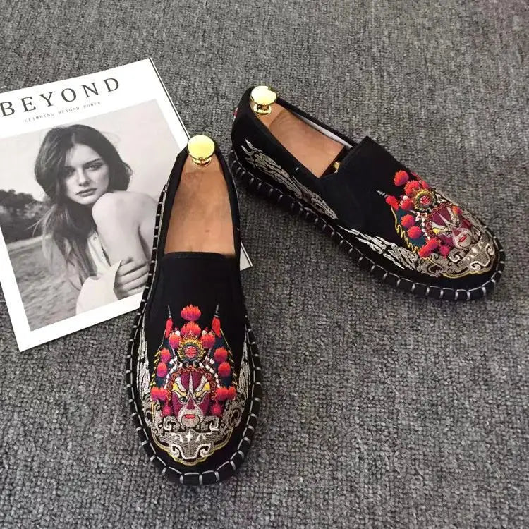 Alte Peking Stoffschuhe Stickerei Blume Sozialer Typ Herren Mokassin-Gommino Studenten Freizeit Schuhe Mode Nationaler Chinesischer Stil