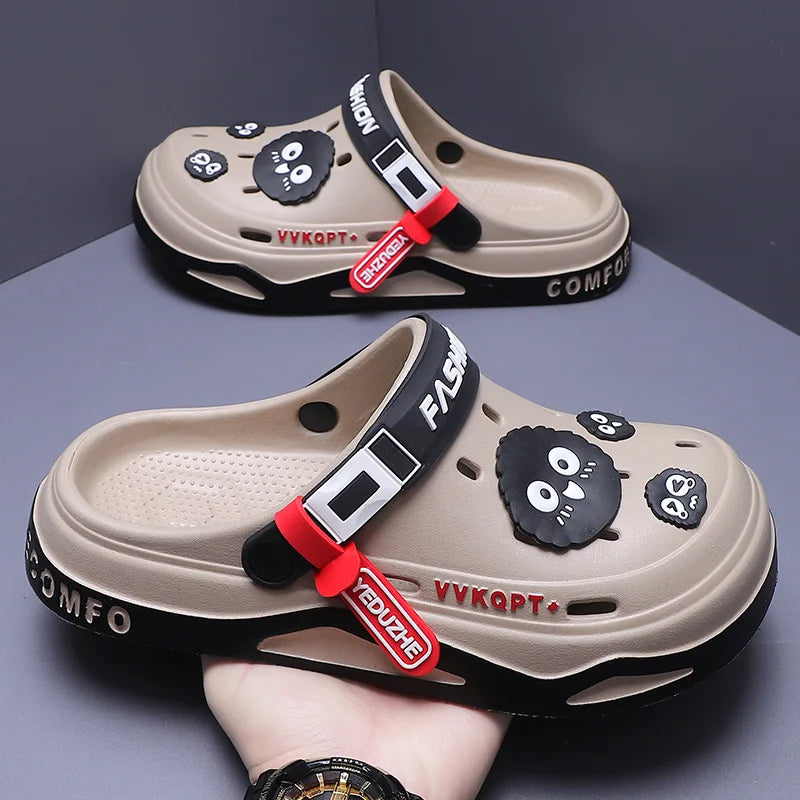 Sommer neue Trend Lochschuhe Außenschuhe Cartoon Mode Hausschuhe Paare Rutschsichere Lochsandalen Strand Baotou Hausschuhe Männer