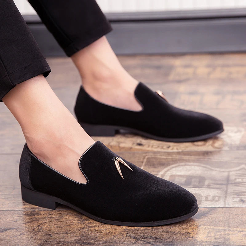 Mode Party und Hochzeit Handgemachte Herren Loafers Herren Samt Schuhe Blätter und Goldschnalle Herren Dress Schuhe Herren Flachschuhe Zapatos Hombre