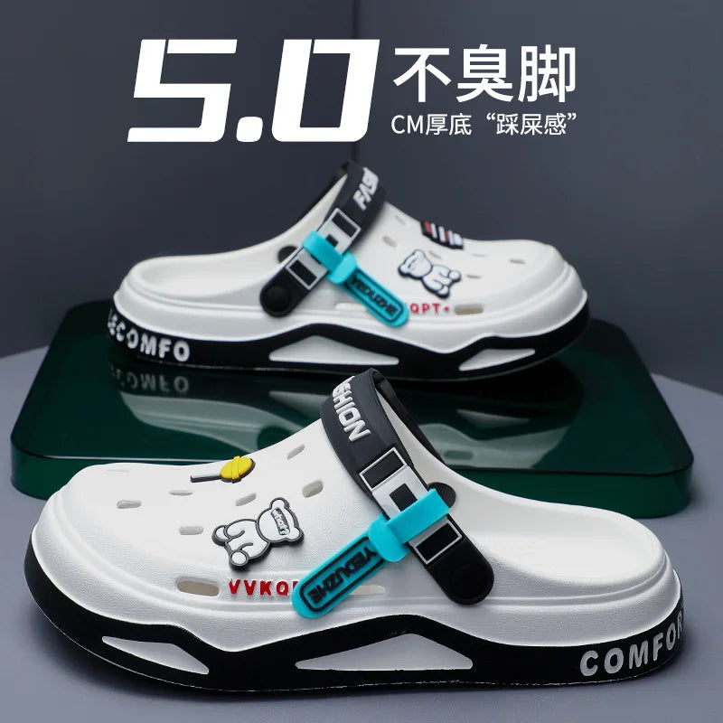 Sommer neue Trend Lochschuhe Außenschuhe Cartoon Mode Hausschuhe Paare Rutschsichere Lochsandalen Strand Baotou Hausschuhe Männer