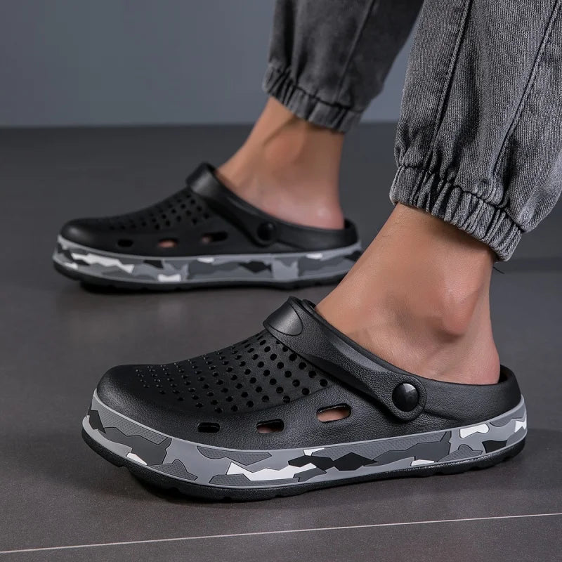 Herren Sandalen Freizeit Sommer Clogs für Männer Atmungsaktive Weiche EVA Garten Schuhe Geschlossene Zehen Modische Hausschuhe für Männer 2025 Neues Design