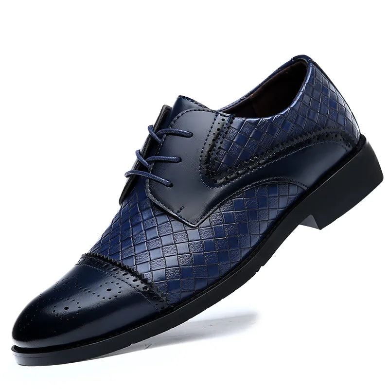 Echtes Leder Herren Dress Schuhe Schwarze formelle Gesellschaftsschuhe Männliche Geschäft Hochzeit Derby für Herren Luxus Italienische Arbeit Oxford Slipper